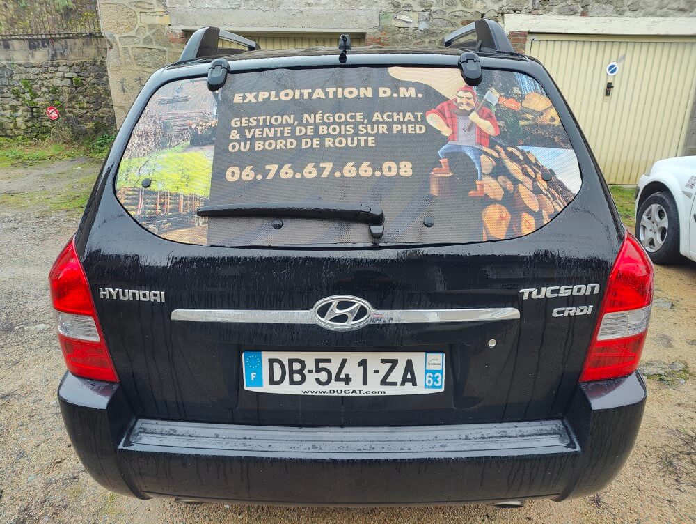 realisation d'un flocage de véhicule d'un bucheron